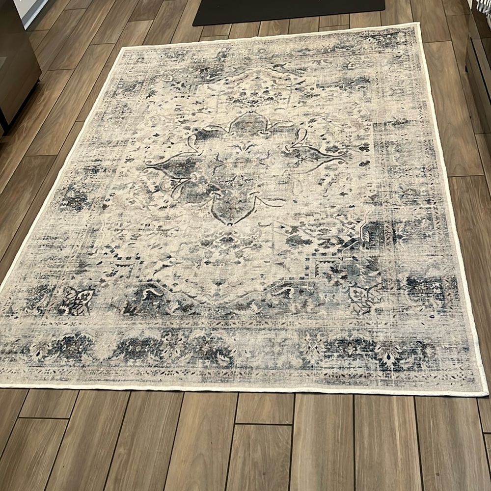 Ruggable/washable rug, with mat. Farmhouse pattern. White, gray and blue color.